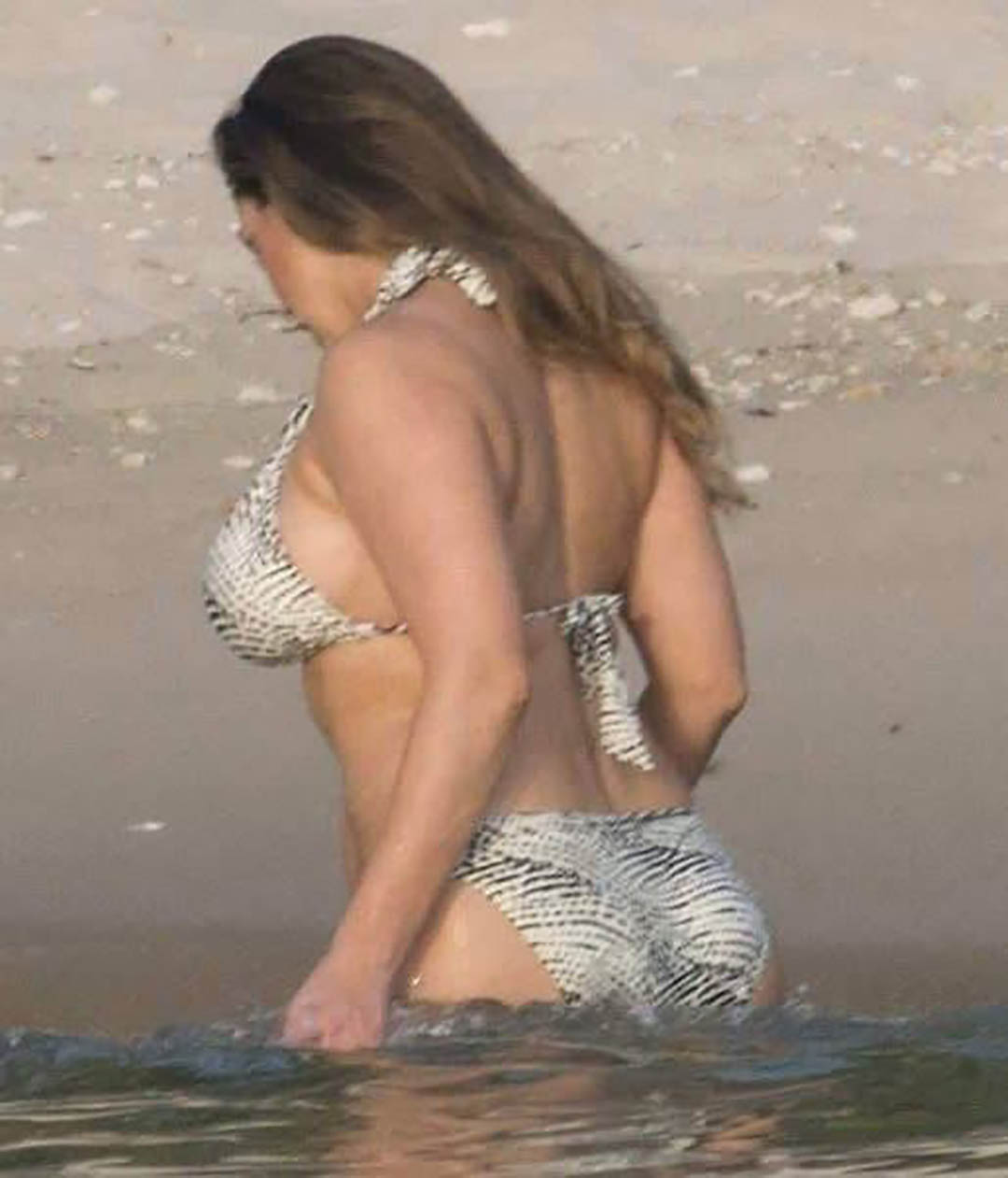 D’après la science, cette femme de 45 ans, présenterait des proportions corporelles considérées comme idéales