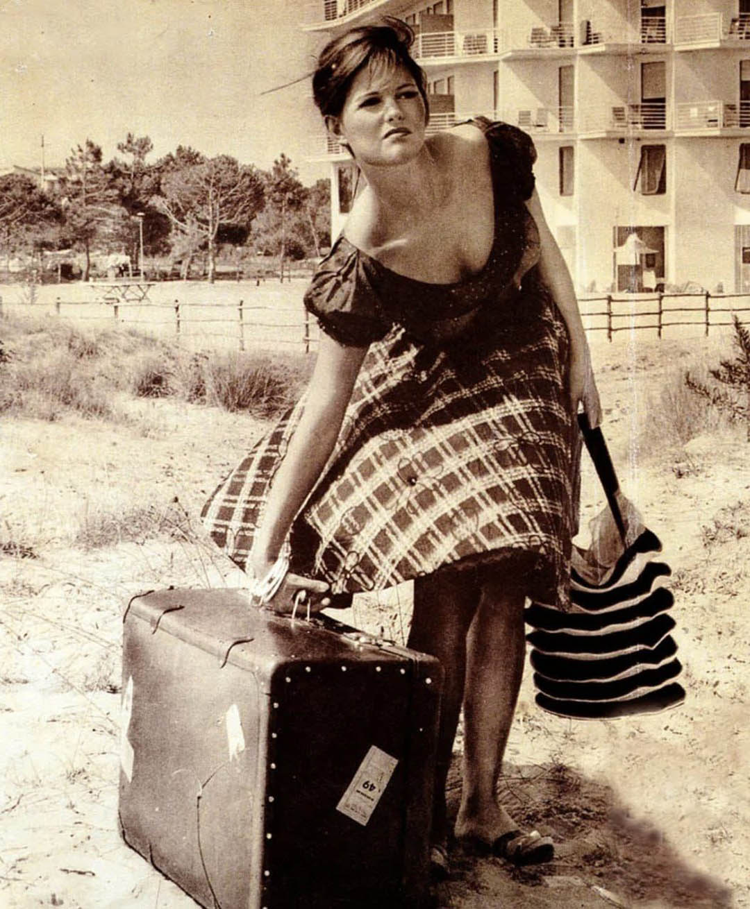 De ses dents abîmées à sa peau relâchée : l’incroyable transformation de Claudia Cardinale au fil des années