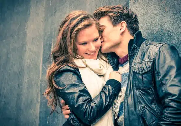 Votre présence le rend-il plus lumineux ? Ces 9 indices qui trahissent un amour profond et sincère