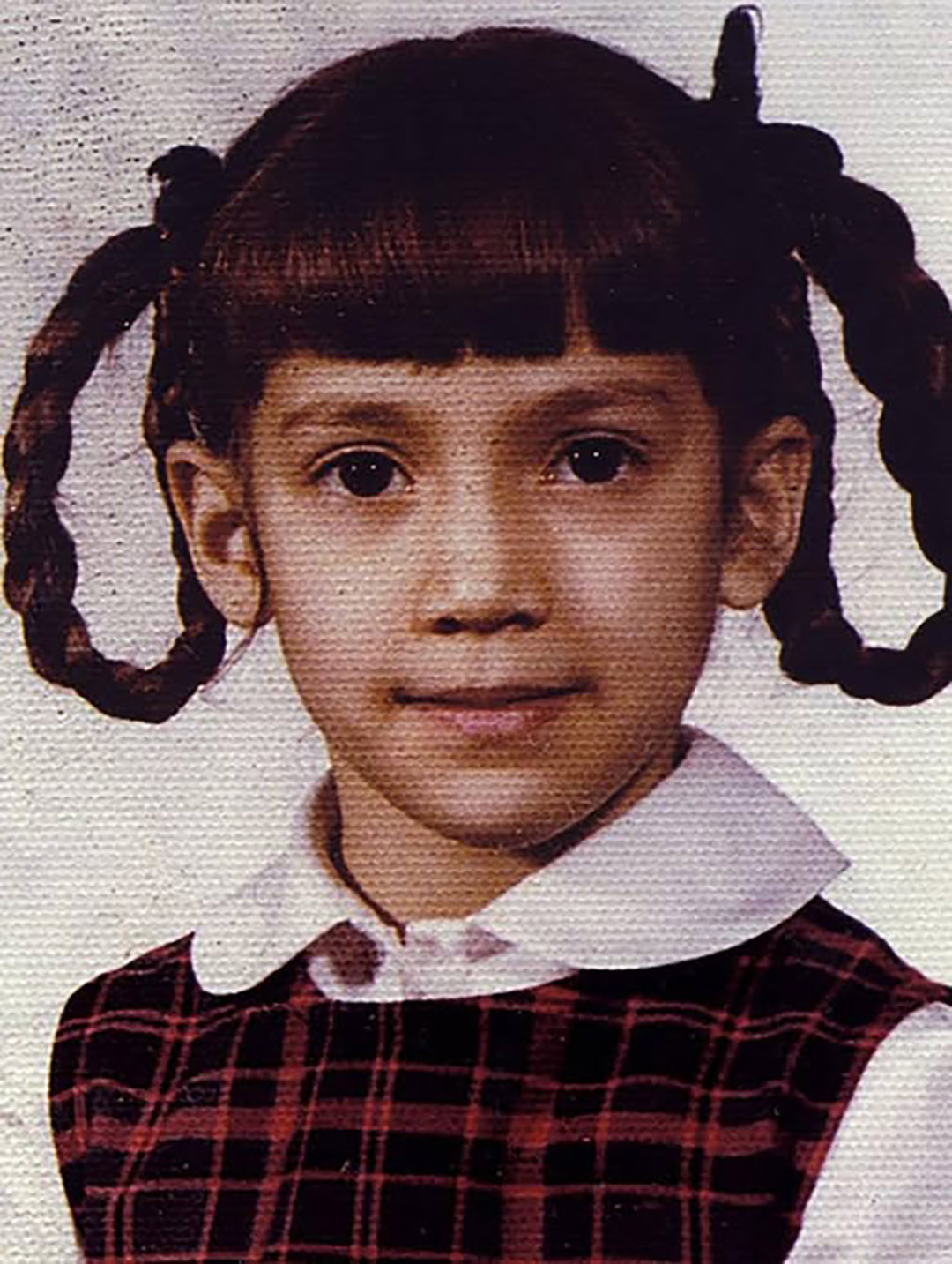 Derrière ce sourire innocent se cachait un destin exceptionnel ! Saurez-vous reconnaître cette star ?