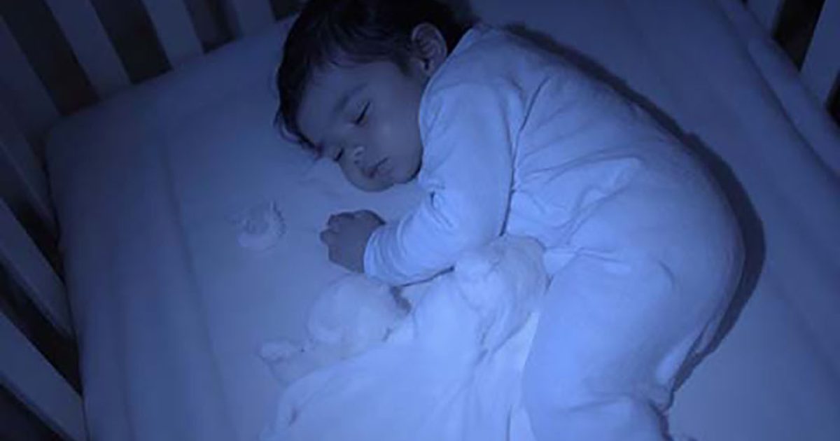 Des bruits étranges venaient chaque nuit de la chambre du bébé — puis le babyphone a révélé l’impensable