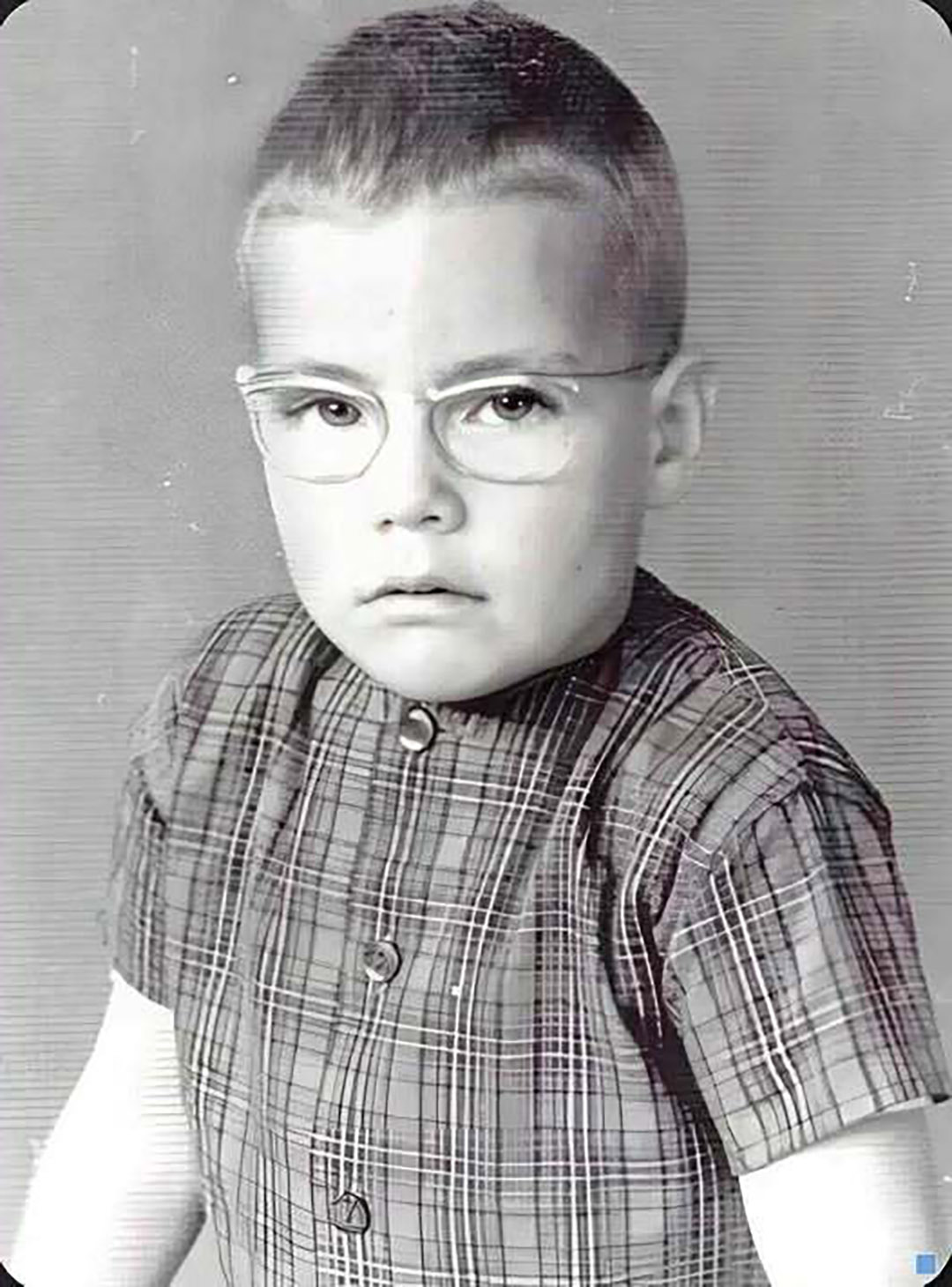 Devinez qui est cet enfant devenu l’un des acteurs les plus célèbres au monde