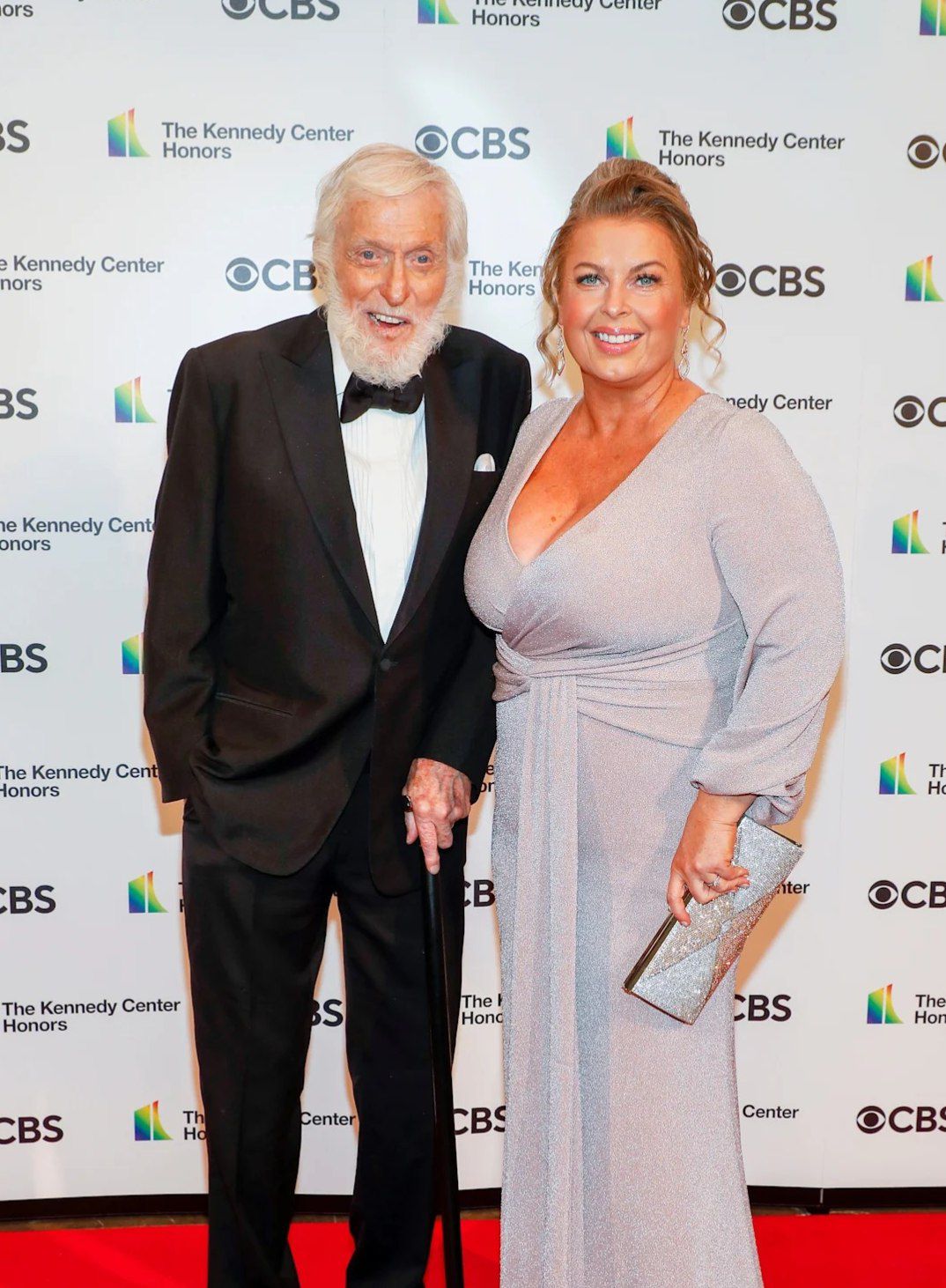 Dick Van Dyke, 100 ans, célèbre ses 14 ans de mariage avec son épouse Arlene Silver, 54 ans