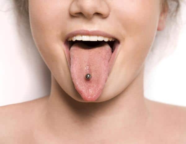 Langue percée : les vérités insoupçonnées derrière ce bijou qui intrigue