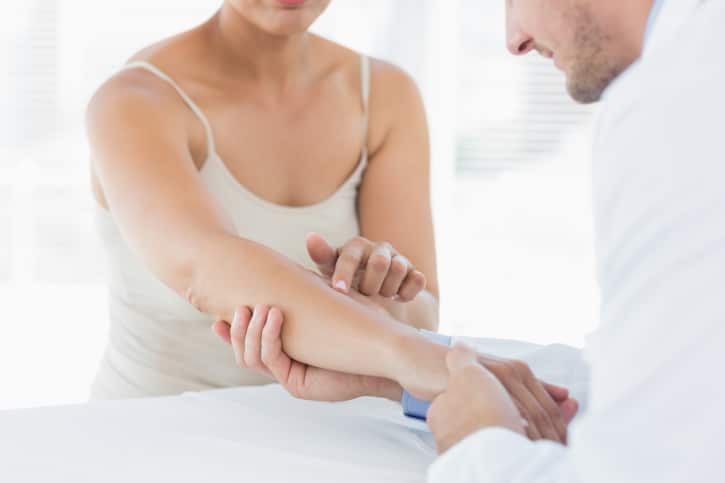 Votre corps vous parle : ces 10 douleurs physiques qui trahissent un mal-être émotionnel