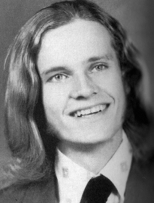 De l’ombre à la lumière : comment Kelsey Grammer a fait de son passé douloureux un moteur de renaissance