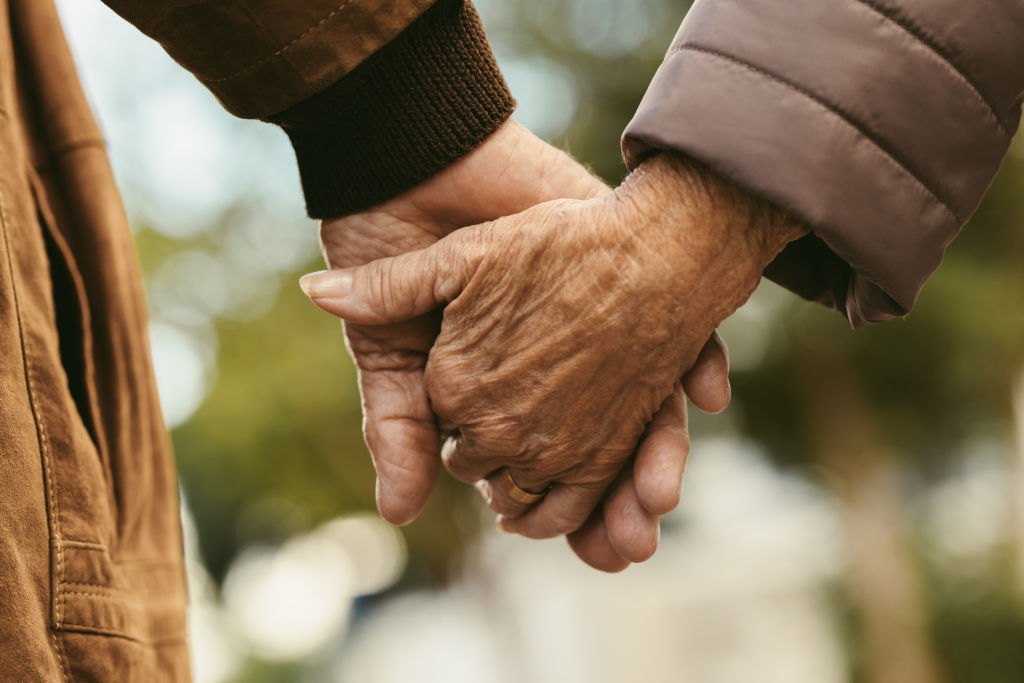 Retrouver son amour de jeunesse à 61 ans : l’incroyable second départ de Marc et Camille