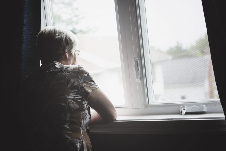 Vie sentimentale après 60 ans : les pièges discrets qui guettent les cœurs aventureux