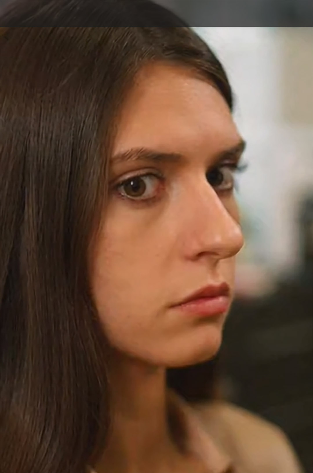 Elle coiffait sa meilleure amie… jusqu’à ce détail impossible