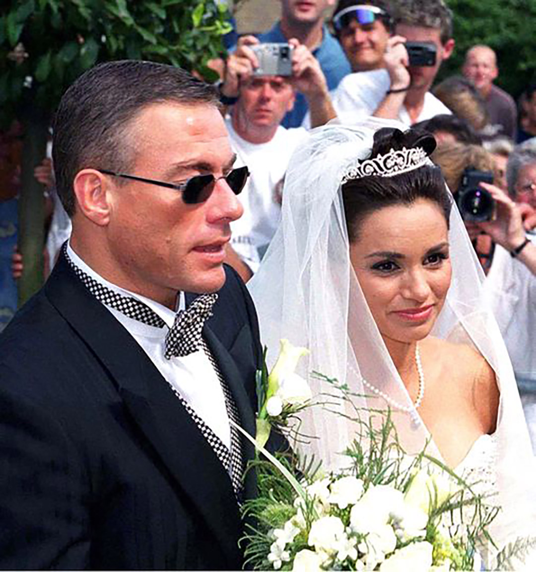 Elle ne travaille pas et vit dans le luxe aux frais de l’acteur » : Jean-Claude Van Damme surpris avec sa maîtresse ukrainienne