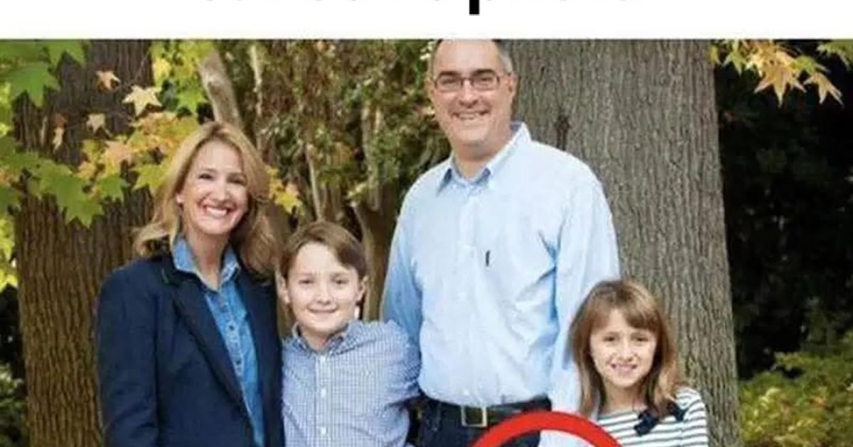 Elle pensait qu’il s’agissait d’une simple photo ordinaire, jusqu’à ce qu’un zoom révèle une vérité qui a bouleversé son monde