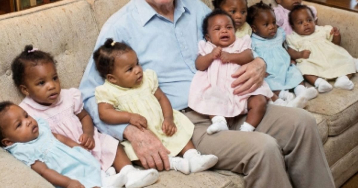 En 1979, il a ouvert sa maison à neuf petites filles que d'autres avaient négligées — 46 ans plus tard, leurs vies racontent une histoire inattendue