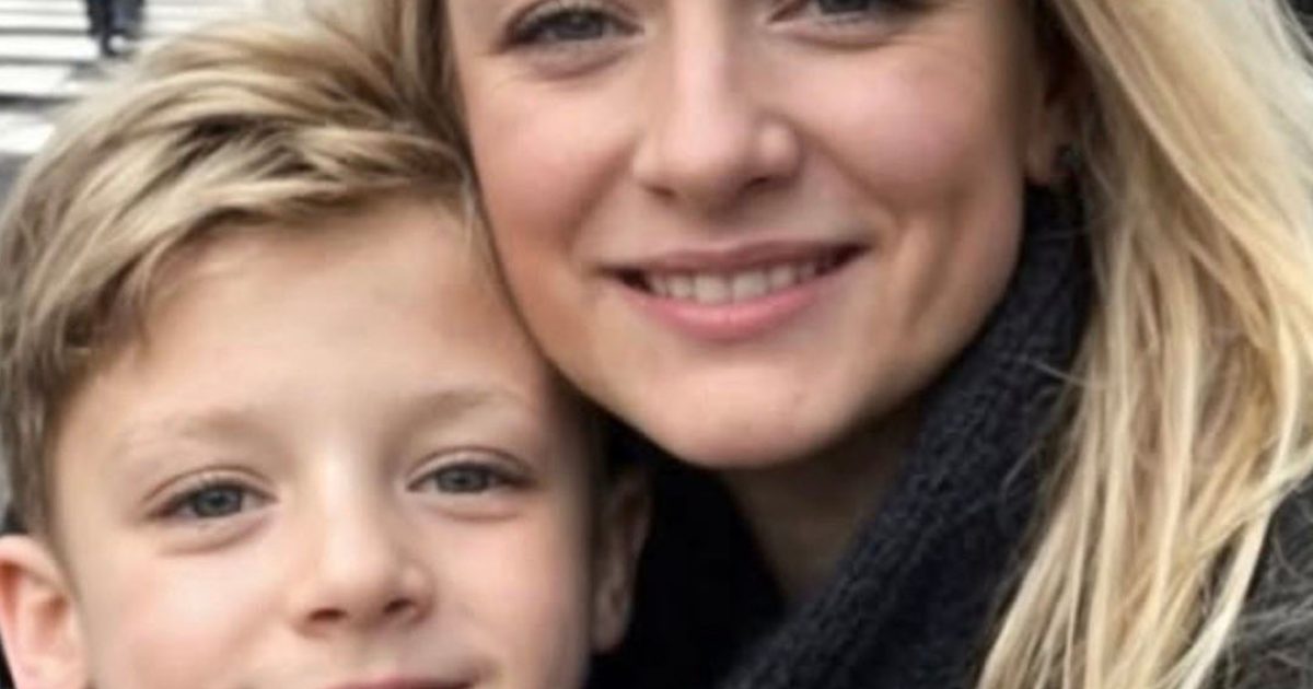 En entendant mon fils dire au téléphone : “Salut, maman ! Demain, je viendrai te voir au lieu d’aller à l’école !”, j’ai senti que quelque chose clochait… alors je l’ai suivi