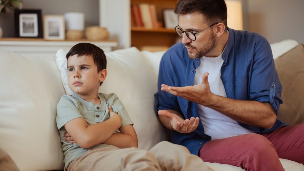 Enfants distants ou irrespectueux : 7 clés pour réagir avec calme et dignité, sans vous perdre