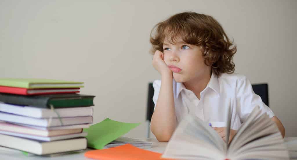 « Je n’y arrive pas » : ces trois phrases anodines que votre enfant répète pourraient cacher un TDAH, selon une neuropsychologue