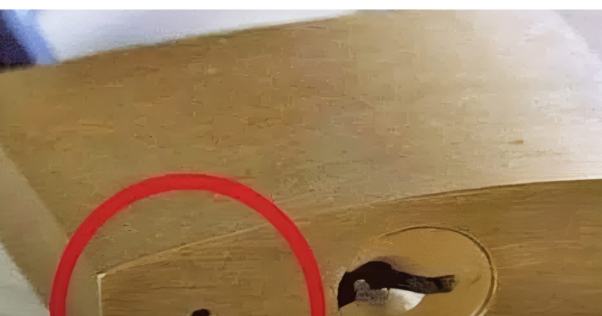 Énigme élucidée : à quoi sert le petit trou sur les cadenas ?