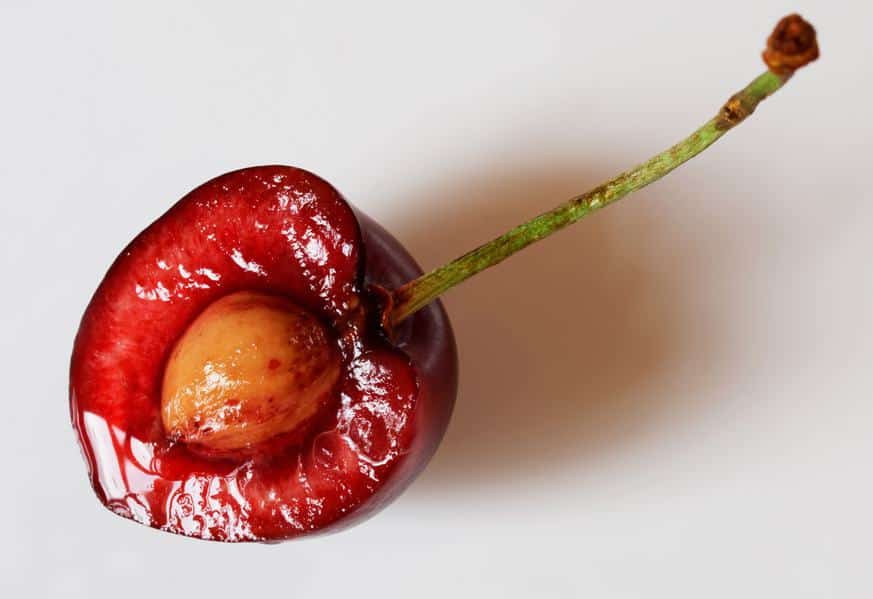 Noyaux de cerises fraîches