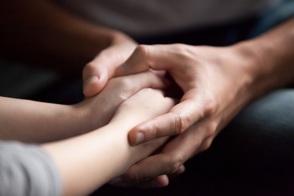 « J’ai choisi de pardonner » : Expulsé à 18 ans par son père, c’est son petit-fils qui, vingt ans plus tard, a prononcé les mots qui ont tout changé