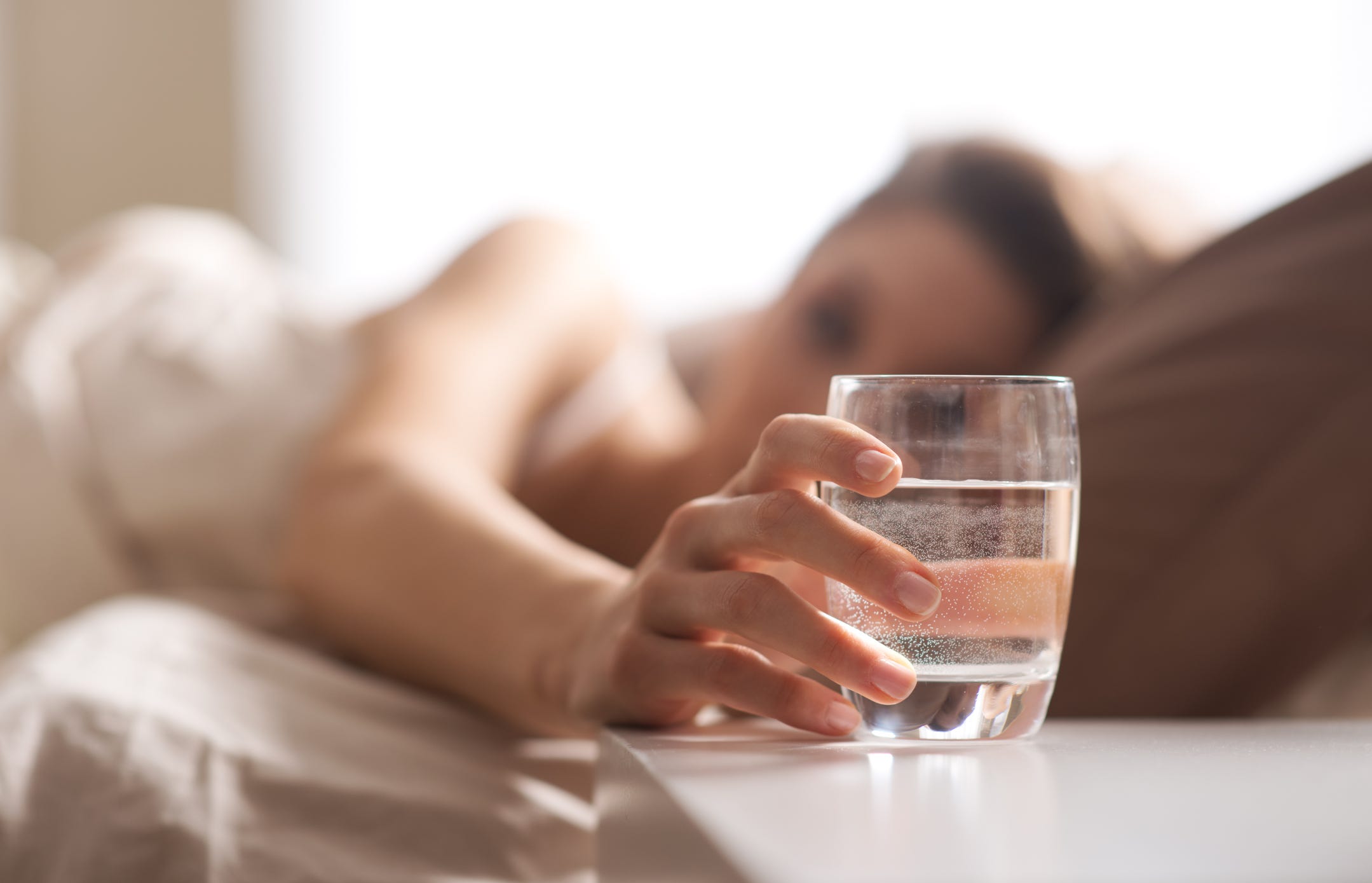 Personne buvant de l'eau