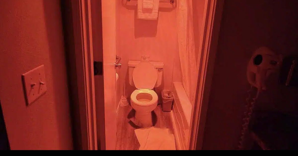 Garder la lumière de la salle de bain allumée pendant la nuit à l’hôtel pourrait bien vous sauver la mise