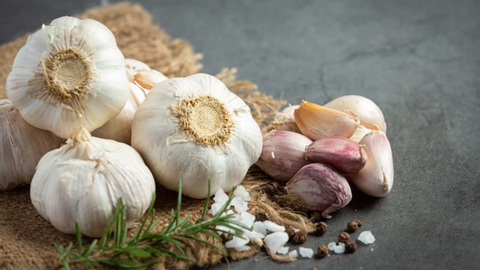 Ail anti-nuisibles : la méthode 100 % naturelle pour dire adieu aux souris, cafards, mouches, poux et lézards