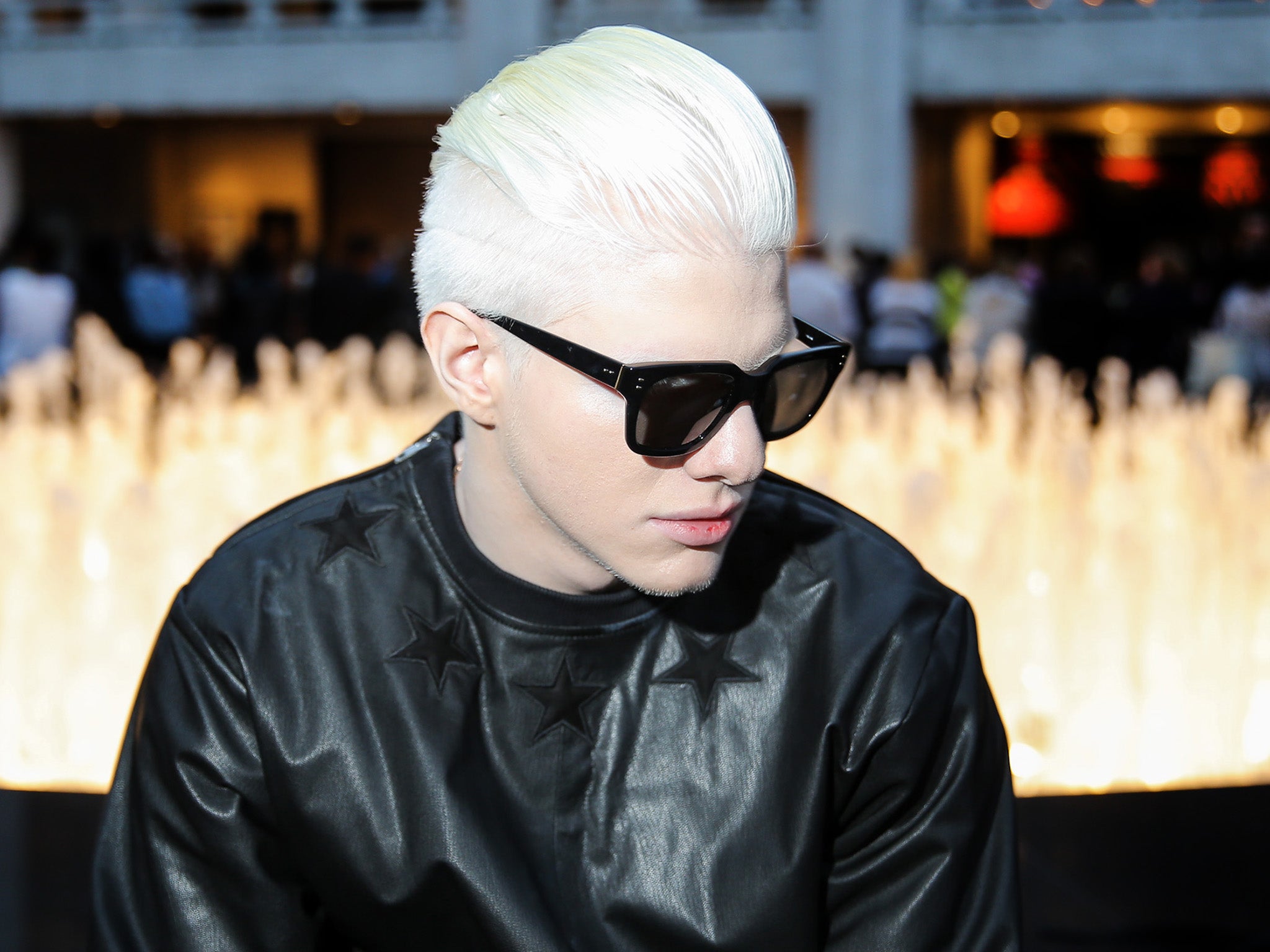 Le fils du plus bel albinos et d’un top model dévoile un charme qui électrise les réseaux sociaux