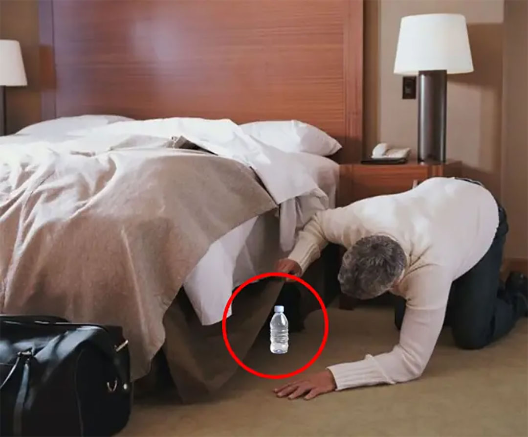 Glissez une bouteille d’eau sous votre lit… et découvrez pourquoi