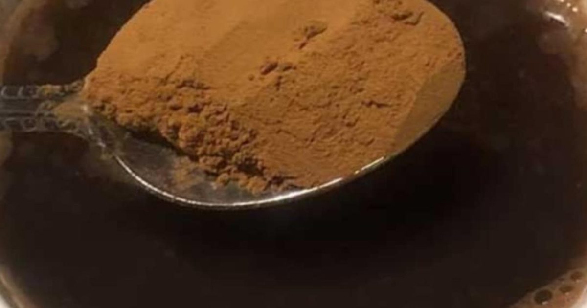 Grand-mère ajoutait toujours une pincée de cannelle à son café… Je ne pensais pas qu’un jour, je ferais pareil !