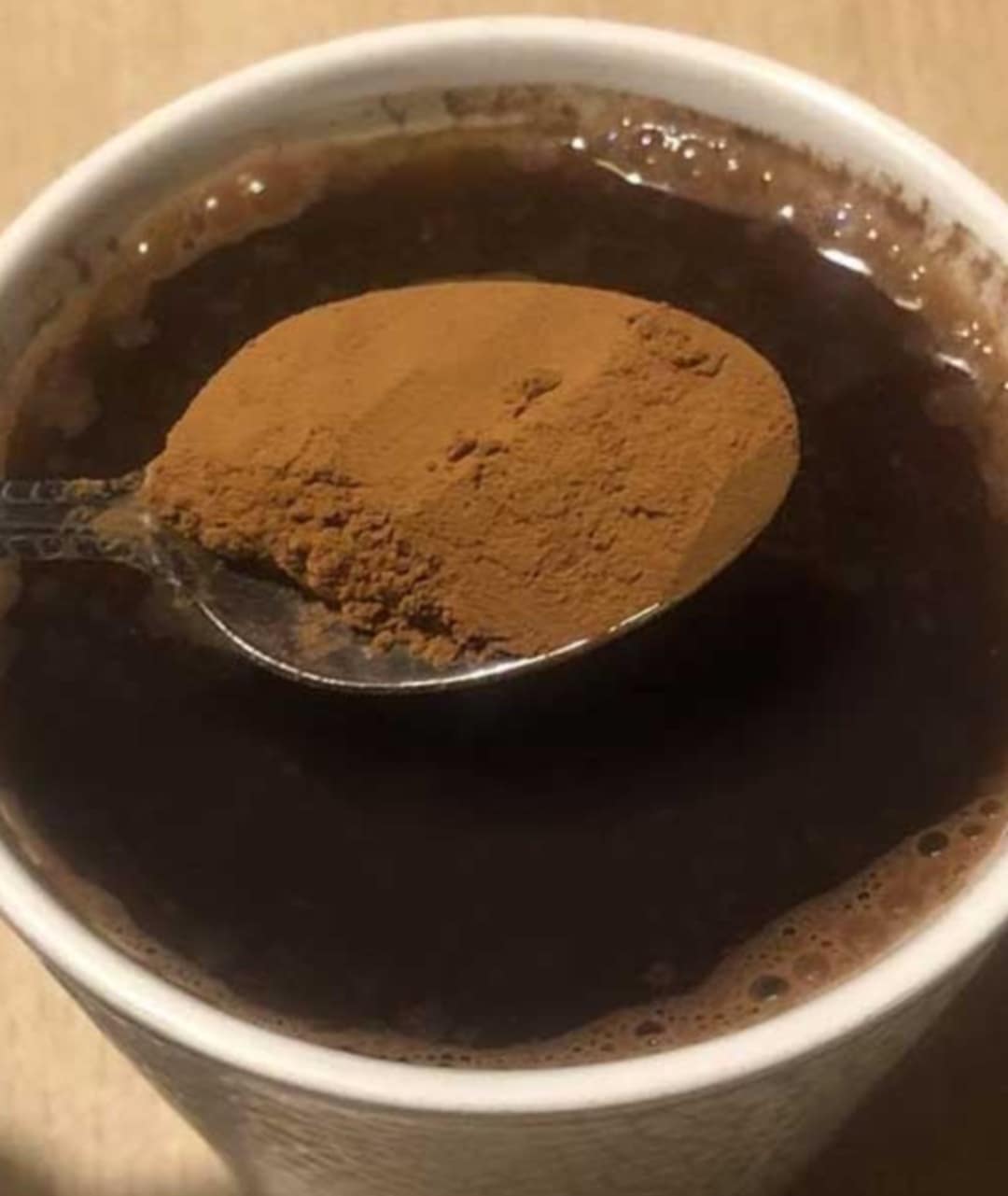 Grand-mère ajoutait toujours une pincée de cannelle à son café… Je ne pensais pas qu’un jour, je ferais pareil !