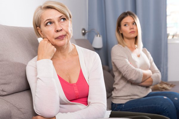 Famille : quand la distance devient une bouée de sauvetage, le décryptage d’un psy