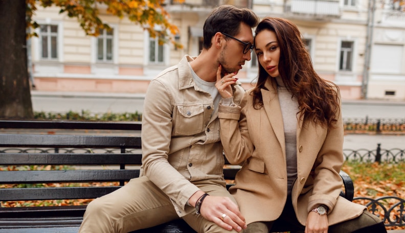Ces 5 attitudes subtiles révèlent qu’une femme a vécu plusieurs histoires d’amour