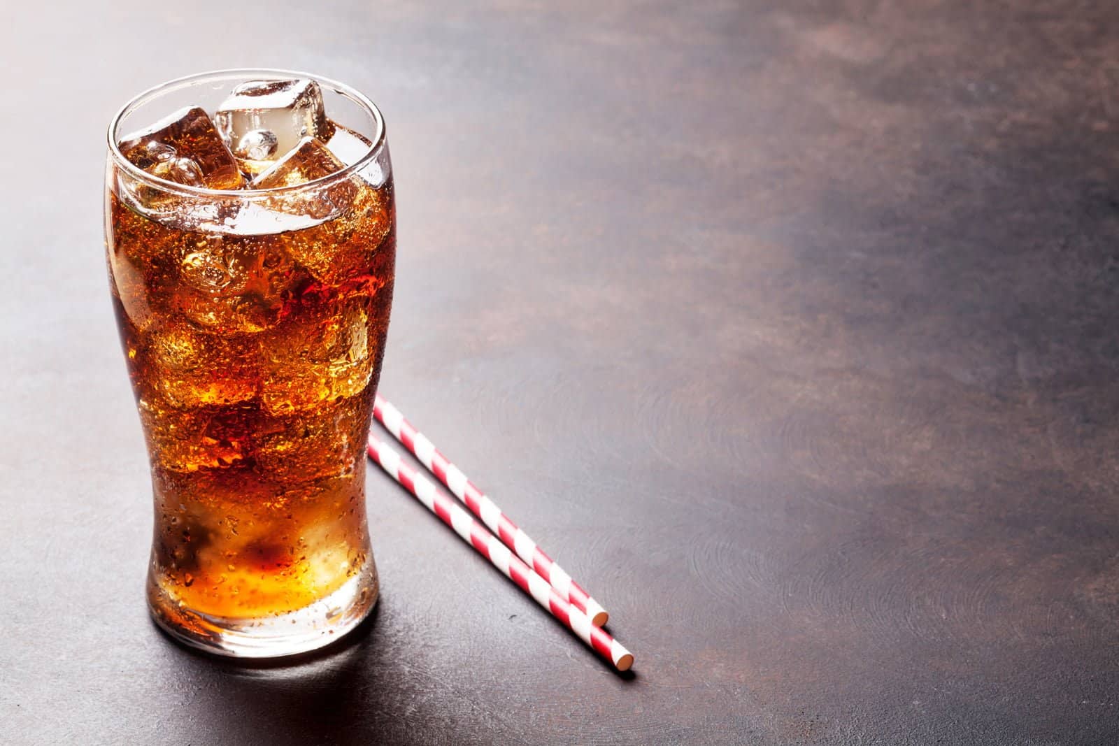 Verre de soda maison avec glaçons