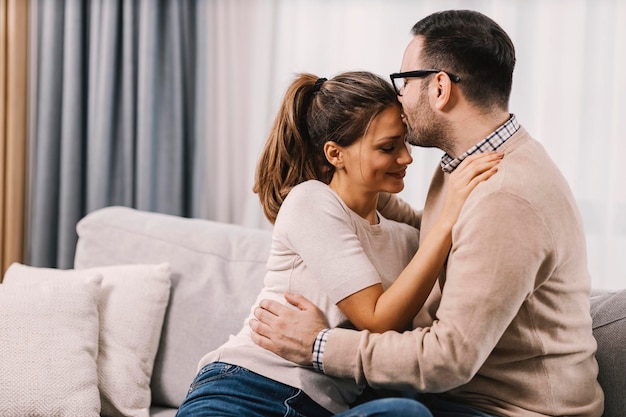 Caresses, câlins, gestes doux : ces apparences qui cachent un désamour