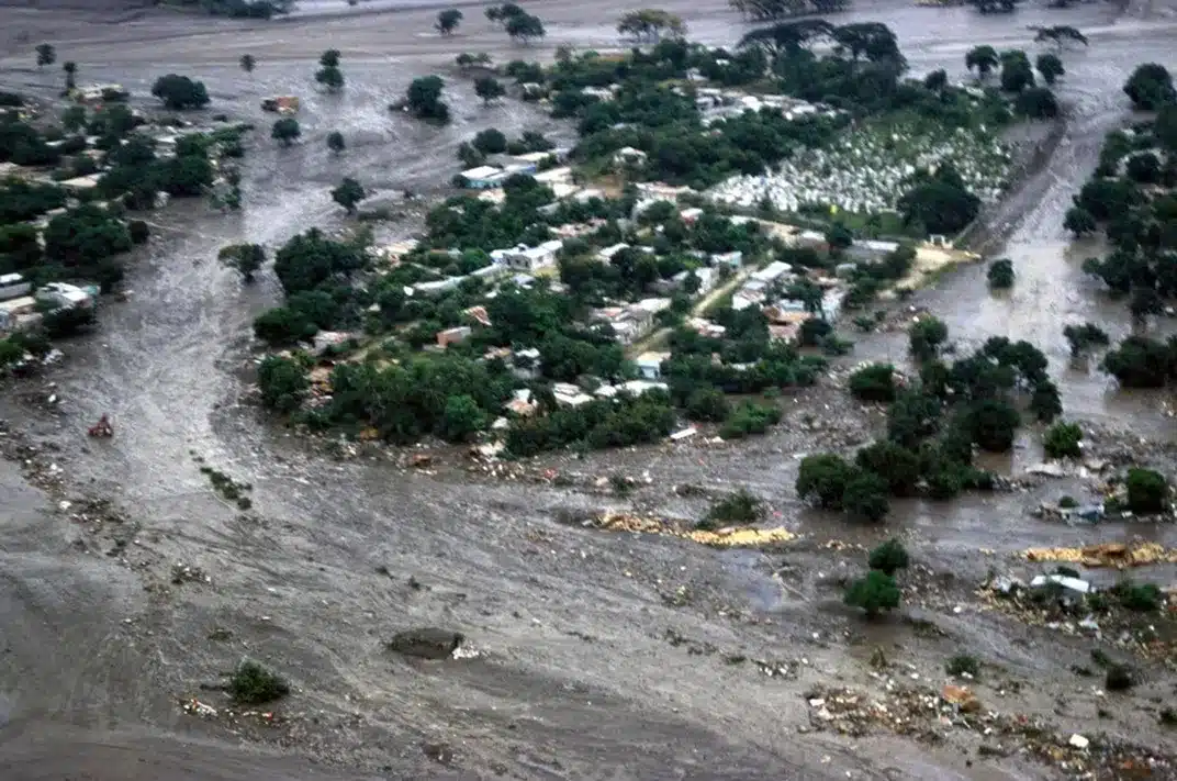 Vue aérienne de la ville d'Armero dévastée par l'éruption