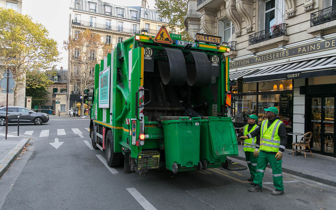 Éboueurs, facteurs, pompiers : voici le montant idéal à glisser dans leur calendrier en 2026