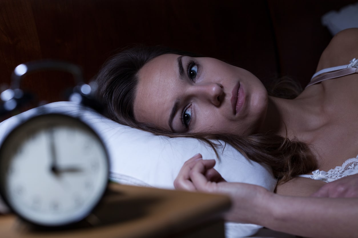 Pourquoi vos nuits sont-elles interrompues autour de 3h ou 4h du matin ? On vous explique tout.