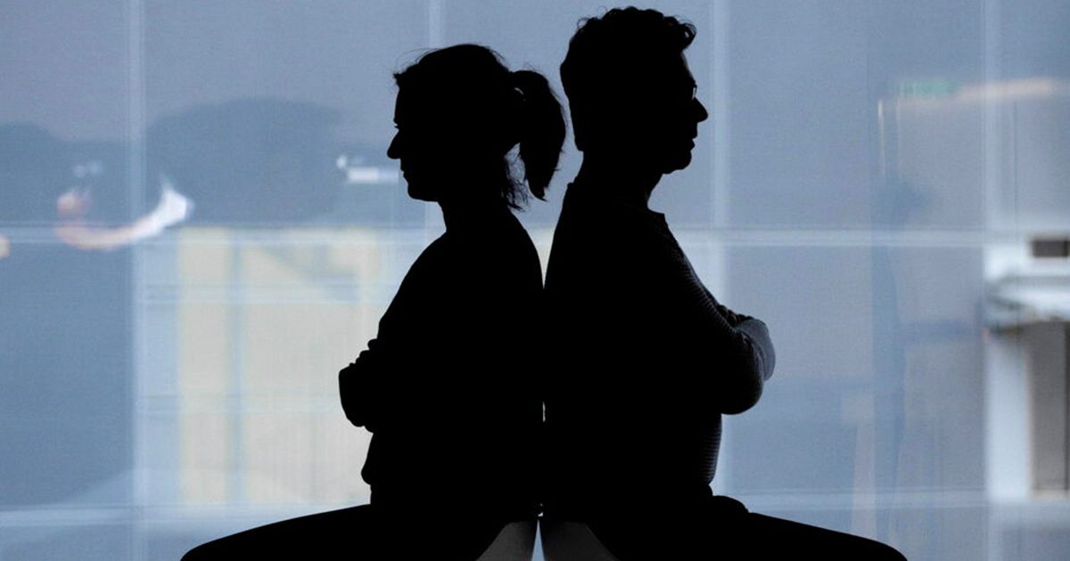 Il a fini par obtenir la maison, la voiture et tout notre argent après le divorce — et j’ai ri, parce que c’était exactement ce que j’avais prévu