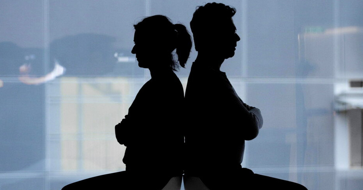 Il a fini par obtenir la maison, la voiture et tout notre argent après le divorce — et j’ai ri, parce que c’était exactement ce que j’avais prévu