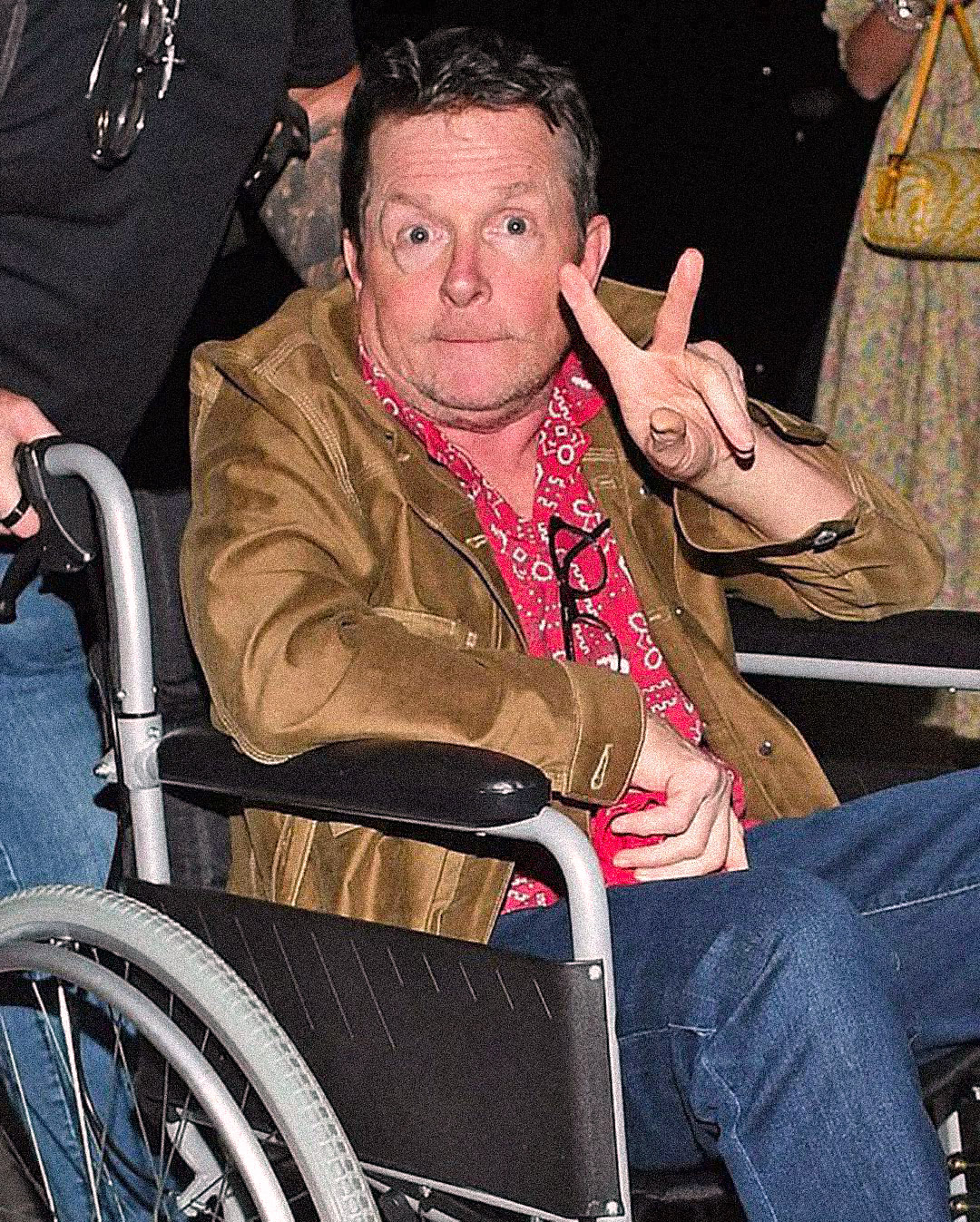 Il est devenu une star internationale très jeune, mais a fini par contracter une maladie grave et incurable. Devinez qui est l'homme sur la photo !