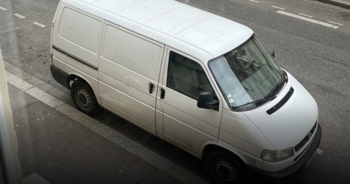 « Il faut alerter les habitants » : une mystérieuse camionnette blanche, soupçonnée de cibler des enfants, provoque l’inquiétude près de Toulouse
