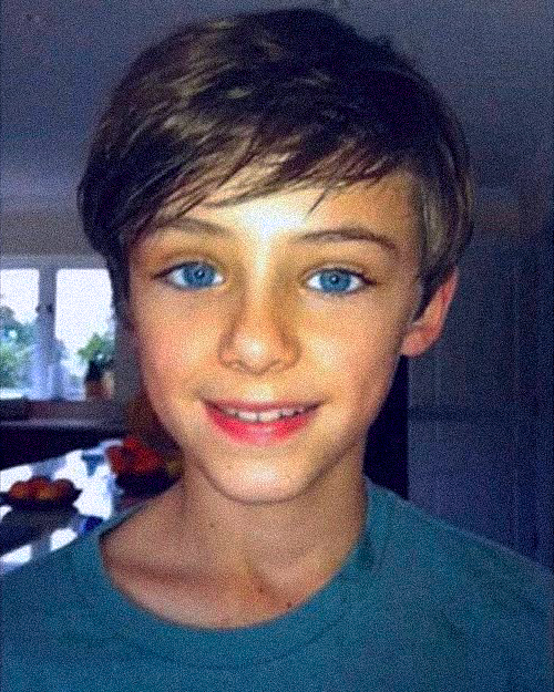 Il y a des années, on le surnommait « le plus beau garçon du monde ». Voici à quoi il ressemble aujourd’hui, à 22 ans