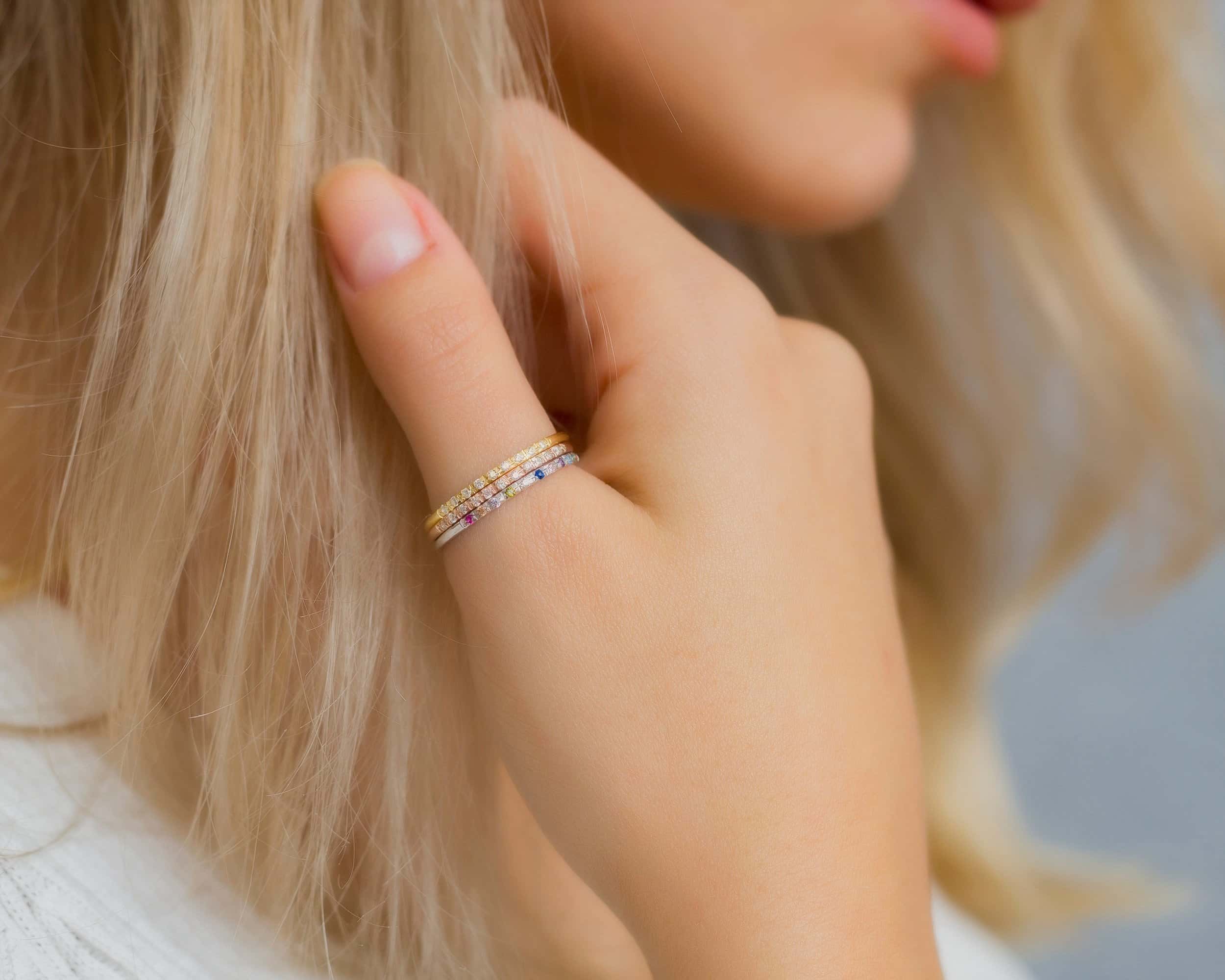 Bague originale portée au pouce