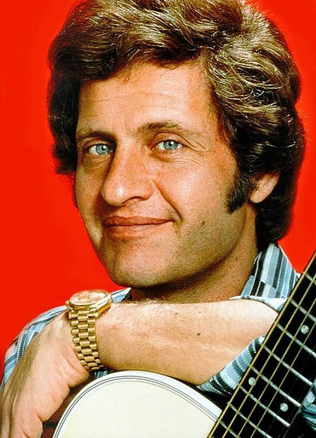 Ils n’ont jamais connu leur père et ont perdu leur mère très tôt. À quoi ressemblent les fils de Joe Dassin aujourd’hui ?