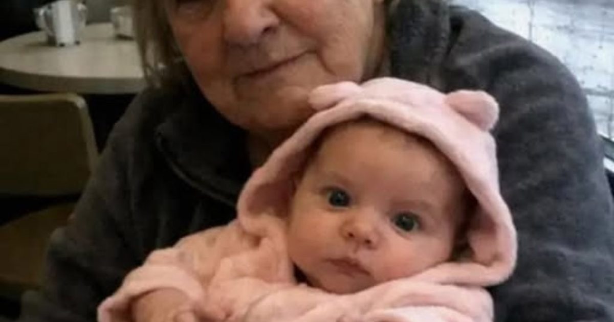 Ils voulaient nous faire sortir du café sous la pluie… mais ensuite, la justice a triomphé