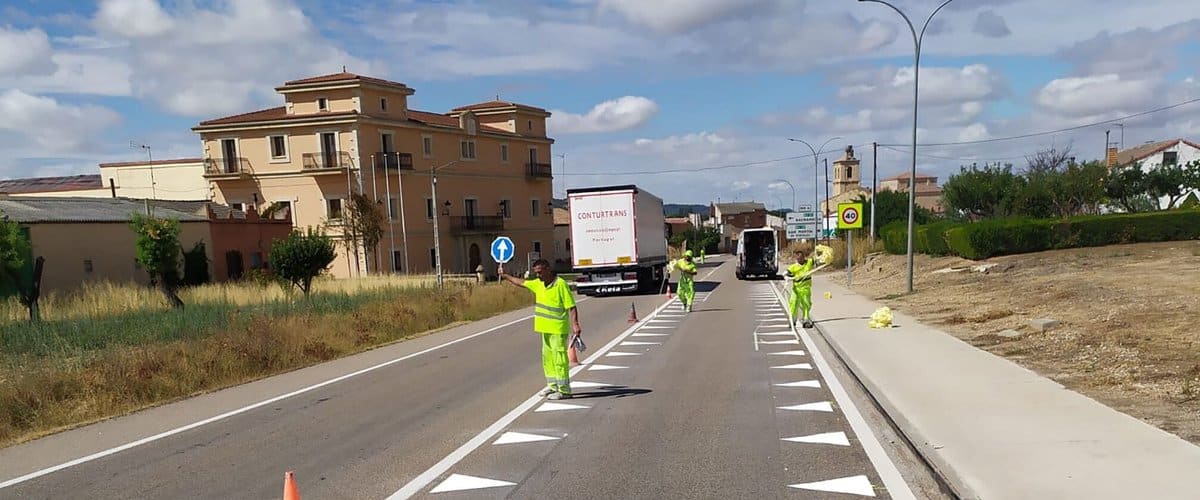 Des triangles sur la chaussée pour faire ralentir les automobilistes : la nouvelle arme secrète des routes