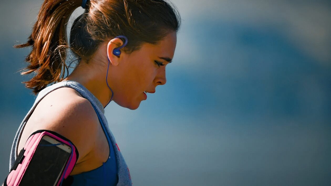 Personne faisant du sport en extérieur