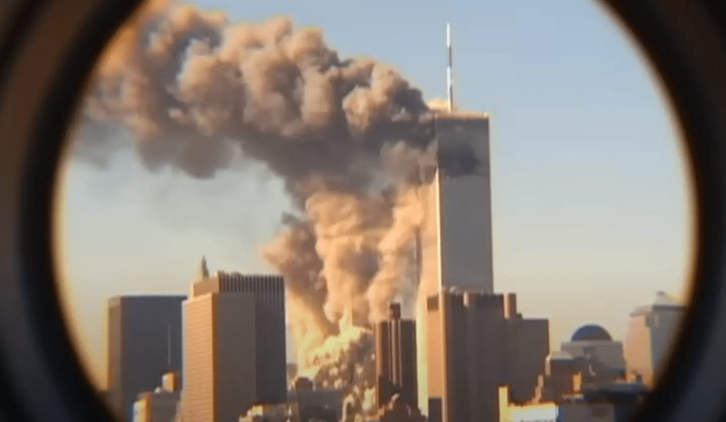 Une cassette oubliée refait surface : des images inédites du 11 septembre filmées depuis un angle jamais vu