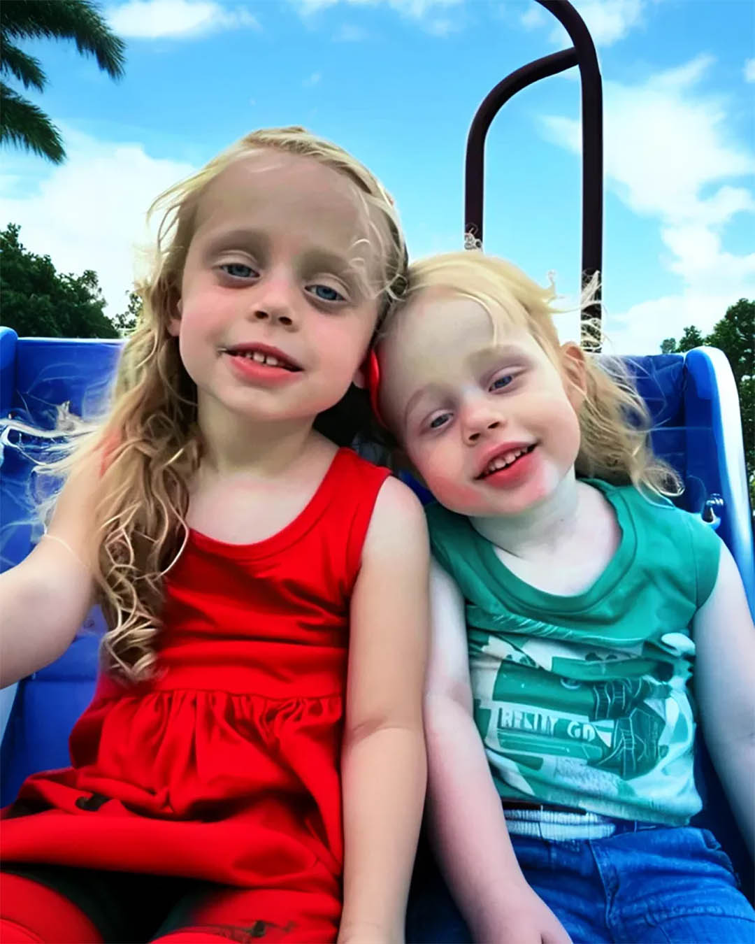 Impossible de les distinguer : ma fille et celle du voisin se ressemblent comme deux gouttes d’eau