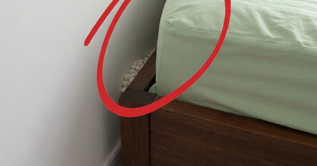 Ces mystérieuses sphères blanches près de votre lit : ce que c'est vraiment (la réponse va vous surprendre)