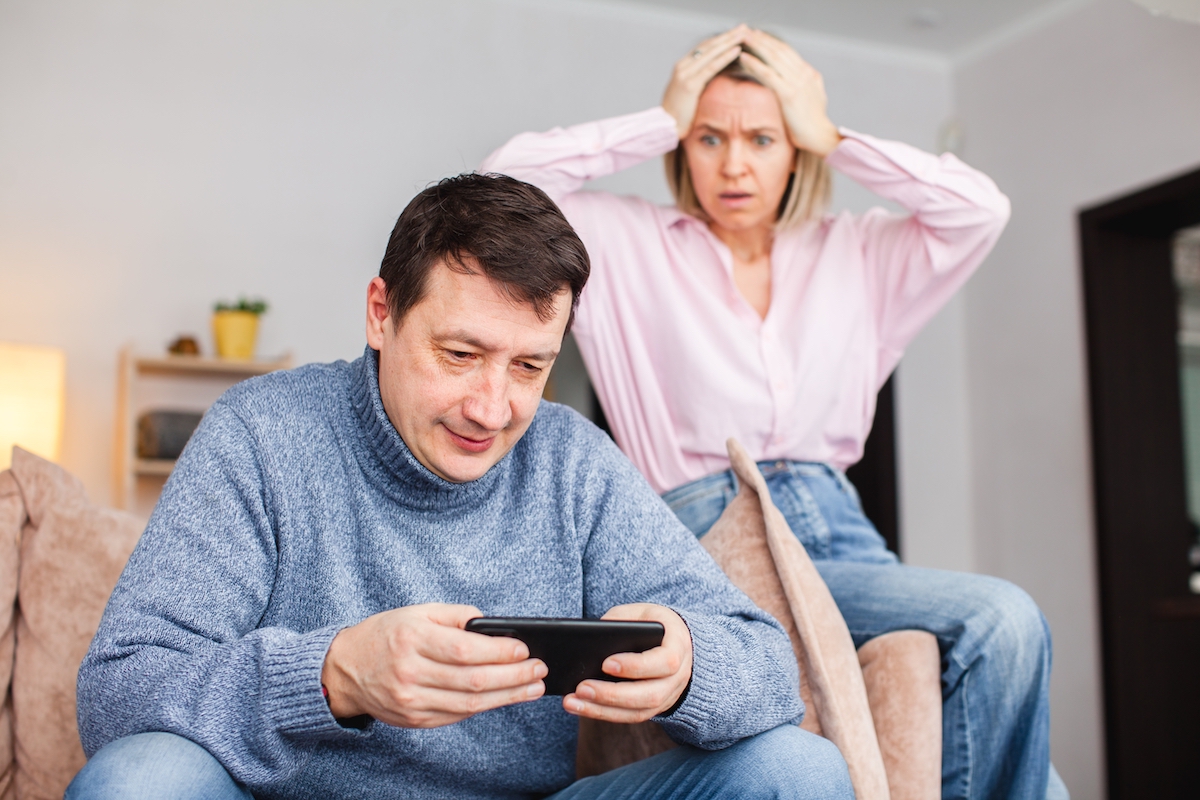 Sexualité : après 40 ans de consultations, une sexologue dévoile le vrai moteur de l’infidélité (et ce n’est pas ce que vous croyez)